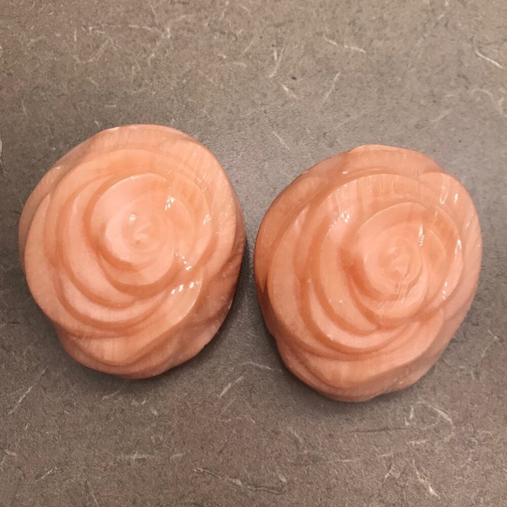 2 Rose shaped soaps 🌹